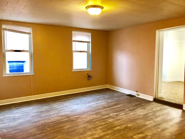 Livingroom - 79 S 19th St Unit 2