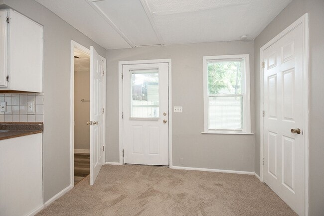 Building Photo - 7415 Elton Ave Unit 7415 ELTON AVE Rear