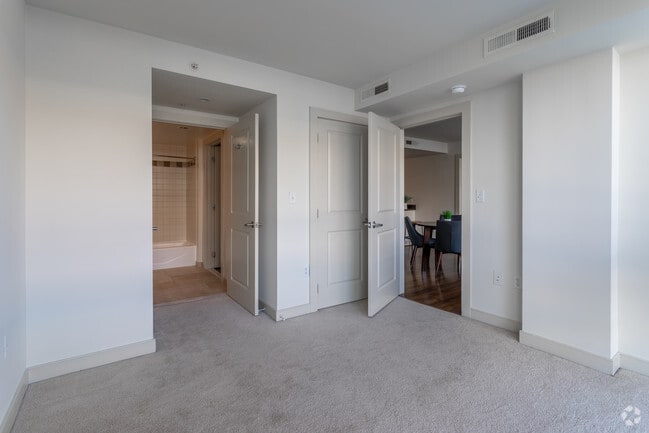 2 BR, 2 BA - 910 SF