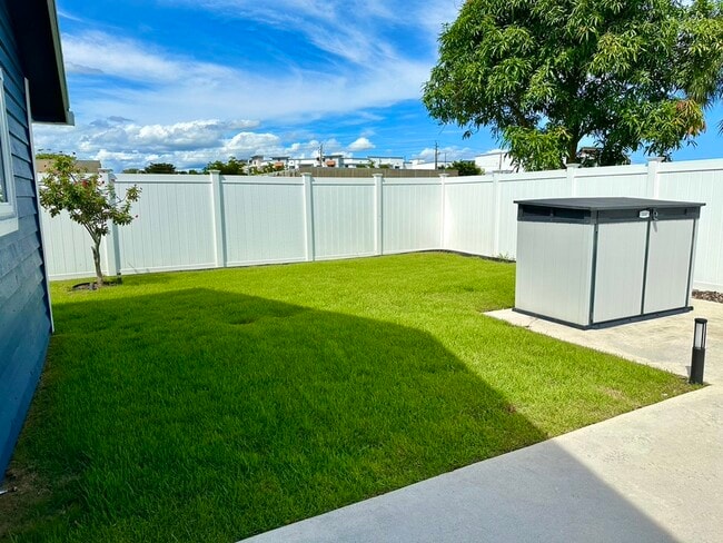 Photo - 2135 Dock St