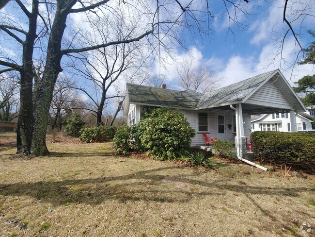 Building Photo - Detached 3 bedroom, 1 Bath Single Family H... Rental