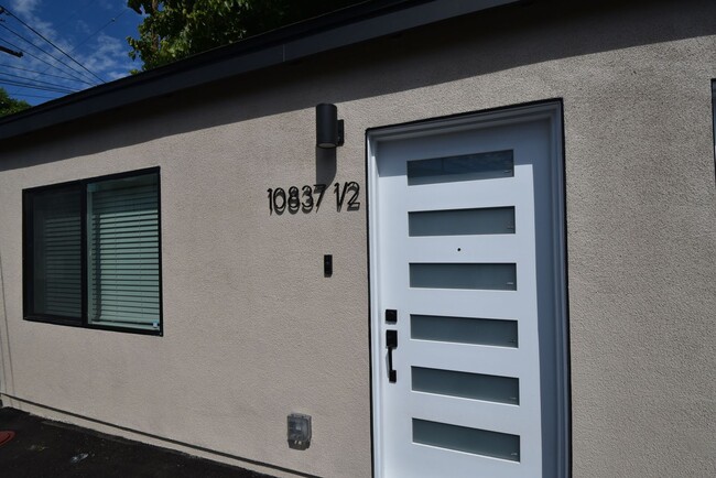 Photo - 10839 Moorpark St Unit 37.5