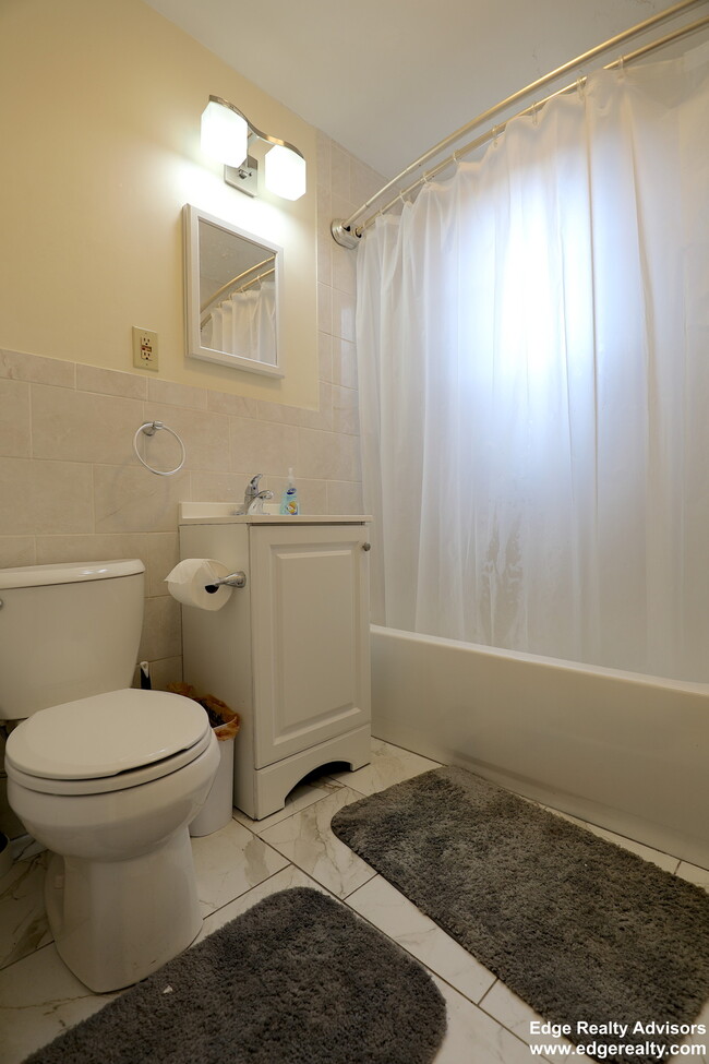 Photo - 22 Sutherland Rd Condo Unit 4