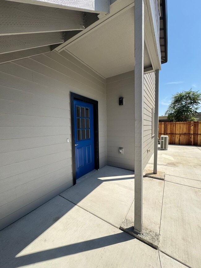 Photo - 627.5 N Sacramento St Unidad 627.5 N Sacramento St - Downstairs