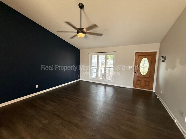 Photo - 107 Johnia Ct