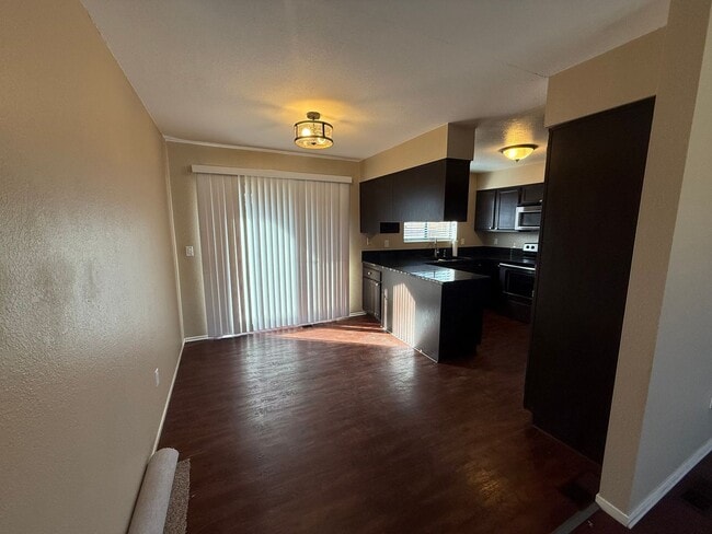 Photo - 2 BEDROOM 2BATHROOM WITH 2 CAR GARAGE IN HEART OF MIDTOWN Unidad A