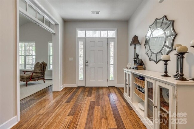 Photo - 1007 Kaiser Way