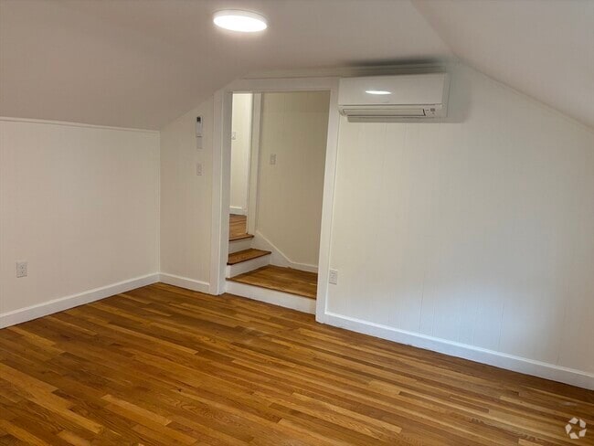 Building Photo - 79 Pleasant St Rental