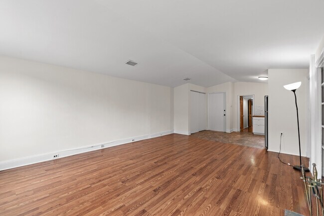 Photo - 631 Catharine St Unidad 2