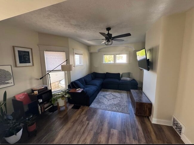 Photo - 1566 Newman Ave