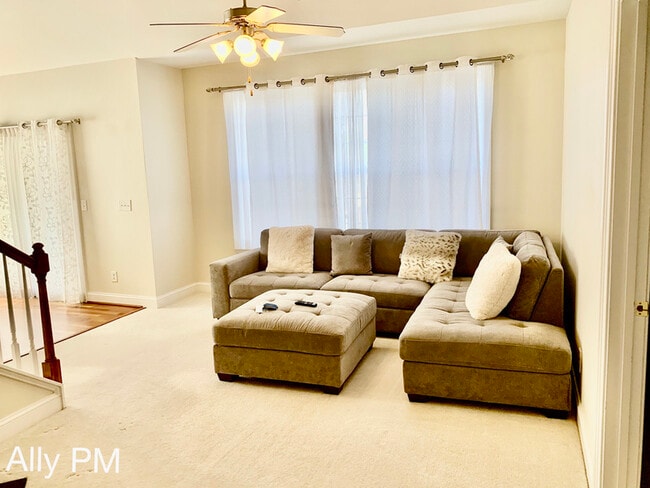 Photo - 1052 Glenwood Station Ln