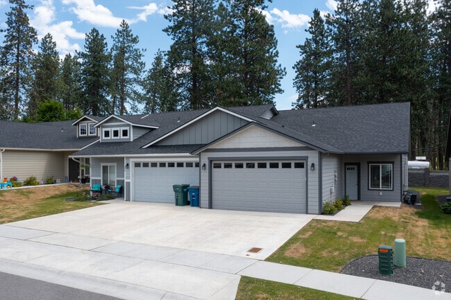 Building Photo - Maplewood Villas Rental