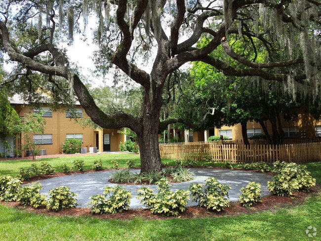 Building Photo - Oak Manor at Temple Terrace Rental