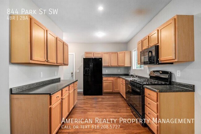 Photo - 844 Park St SW