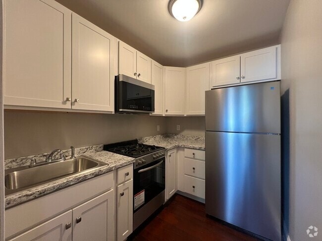Building Photo - 72 Melville St Unit Apt 2