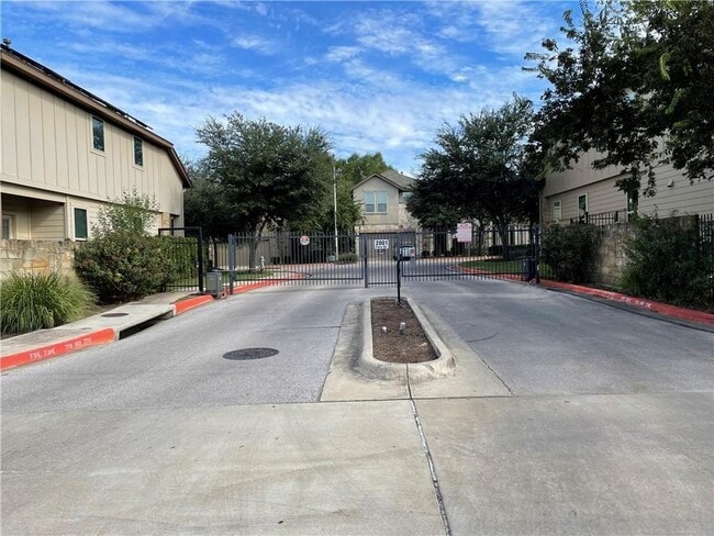 Photo - 2001 Faro Dr