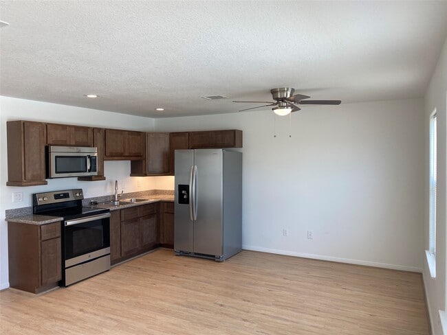 3722 Putnam Dr