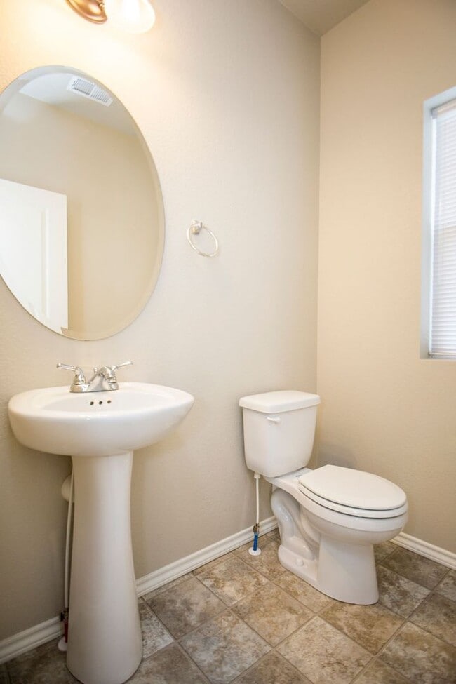 Photo - 532 Walhalla Ct