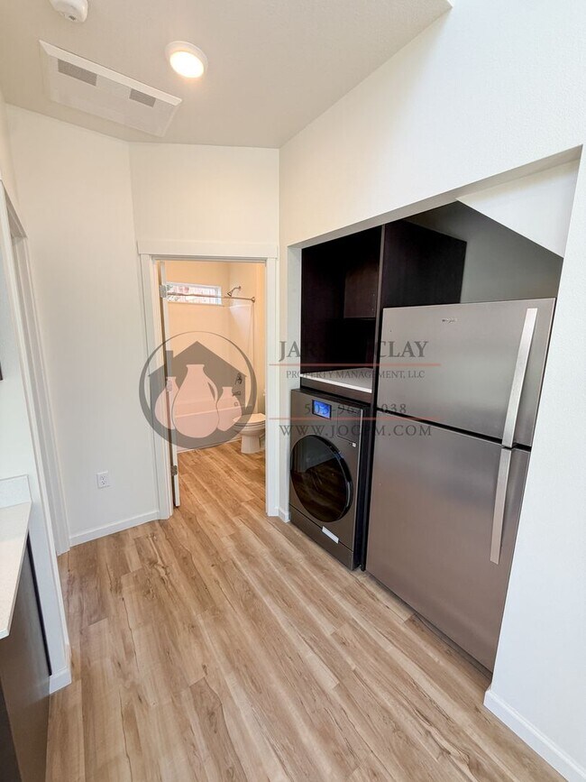 Photo - 2512 Gilbert St S