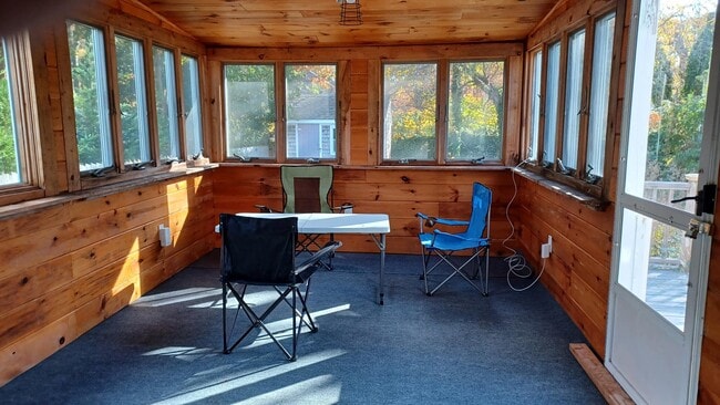 Photo - 218 Davisville Rd