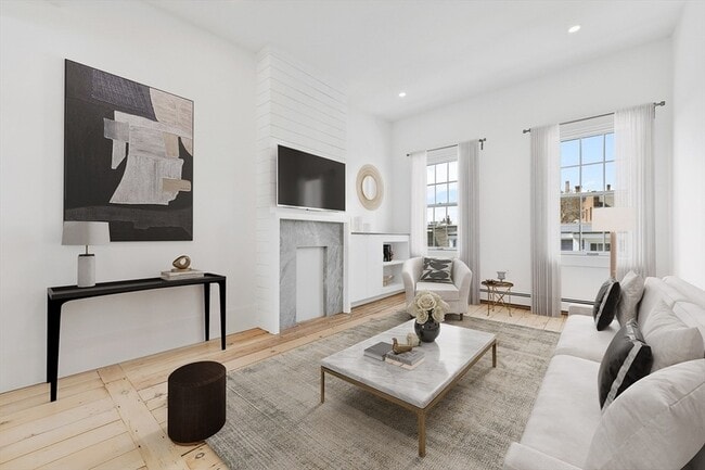 Building Photo - 31 Pleasant St Unit 3