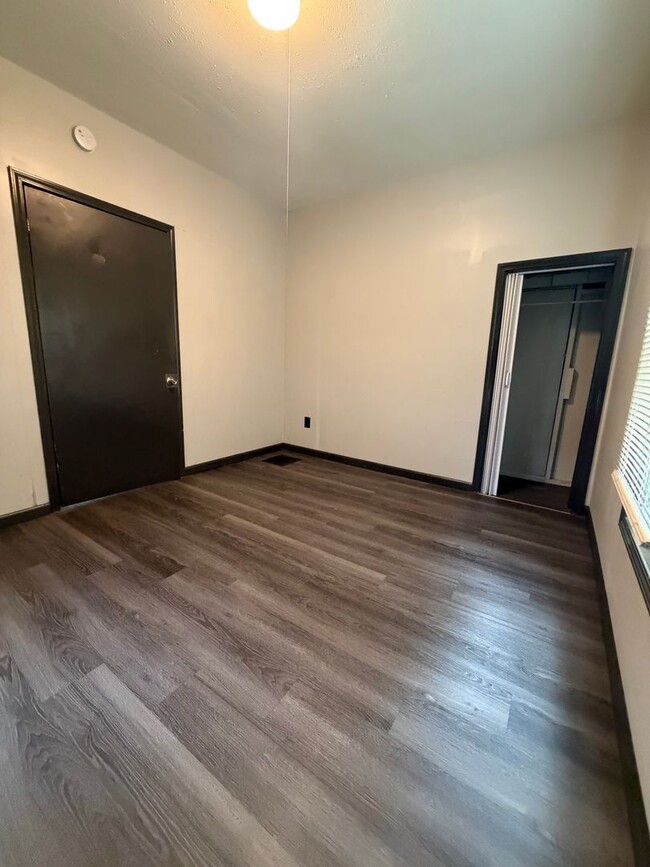 Photo - 3 Bed | 1 Bath Home for Rent in Alton – $1,300/Month