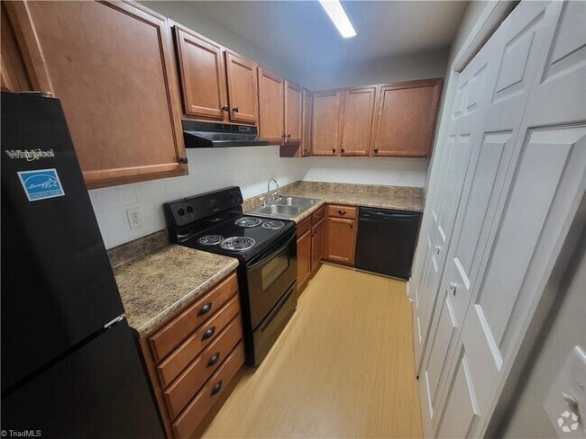 Building Photo - 2829 North O.Henry Boulevard Unit D Rental