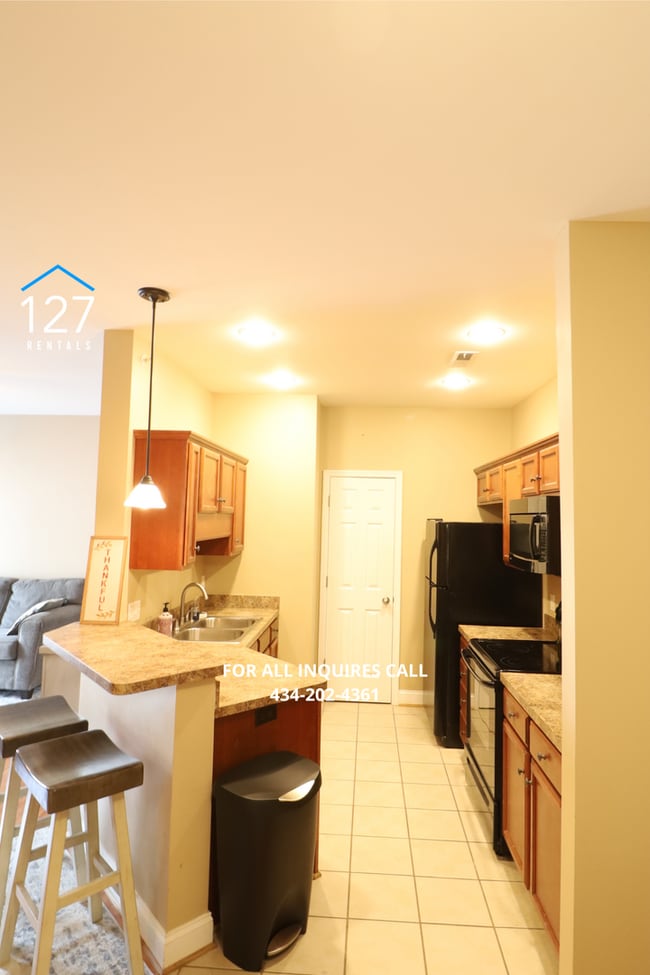 Photo - 3-Bedroom, 2-Bath with Pool Access, Private Patio & Walkable Dining! Unidad 201