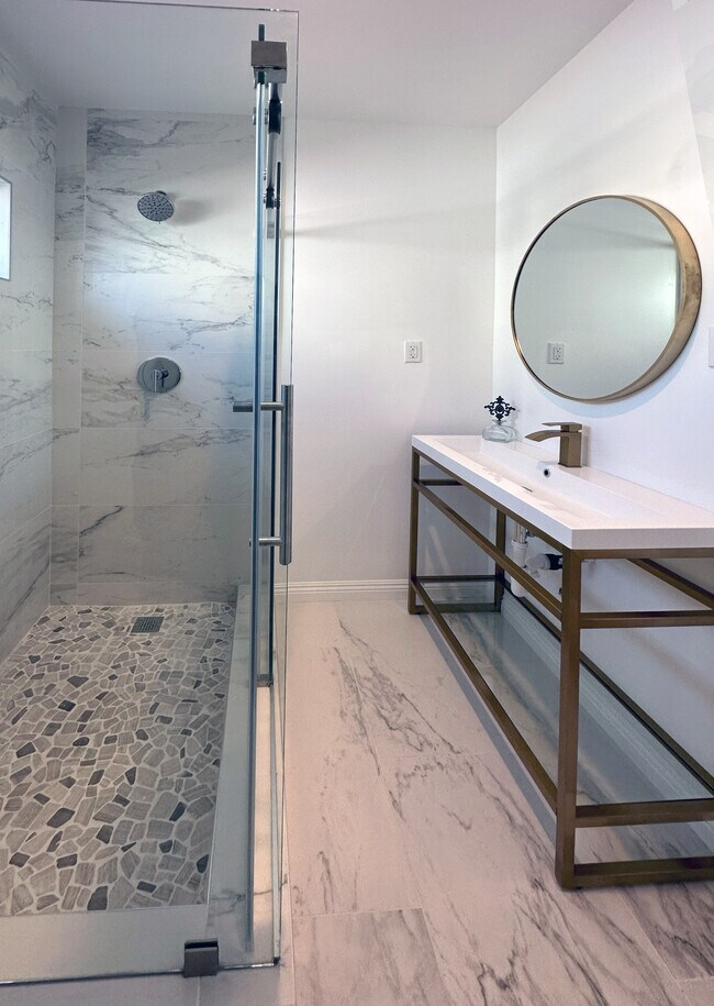 Bathroom - 513 Archwood Pl Unit 1