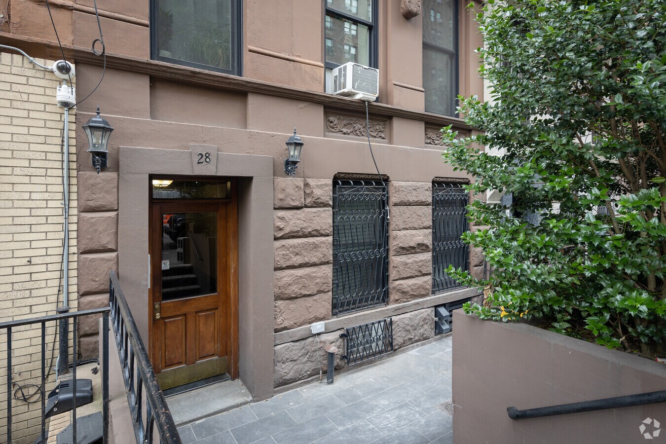 Photo - 28 W 96th St