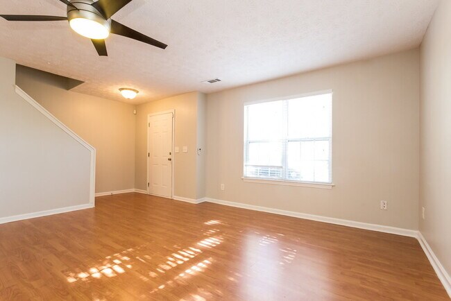 Photo - 126 Springbottom Dr SE