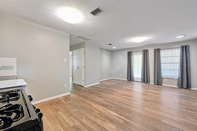 Photo - 707 Josephine St
