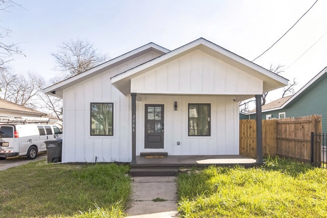 Photo - 2306 E Houston St Unidad ID1328945P