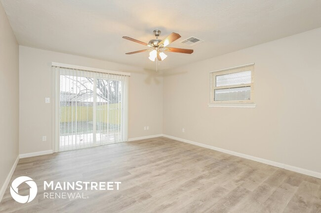 Photo - 2005 Fox Ave