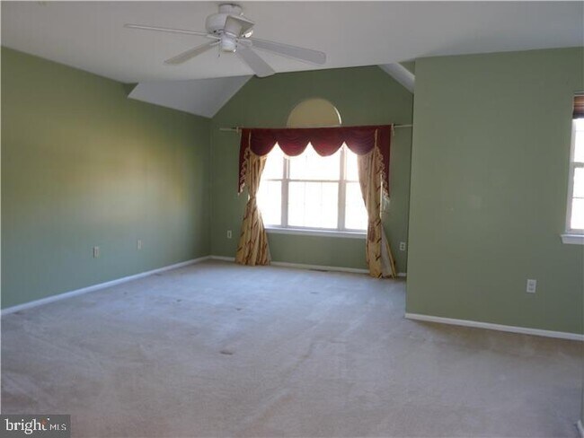 Photo - 922 Glackens Ln