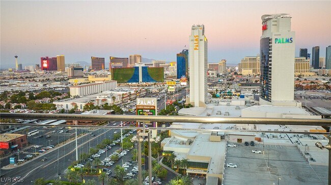 Building Photo - 4381 W Flamingo Rd Unit 2302