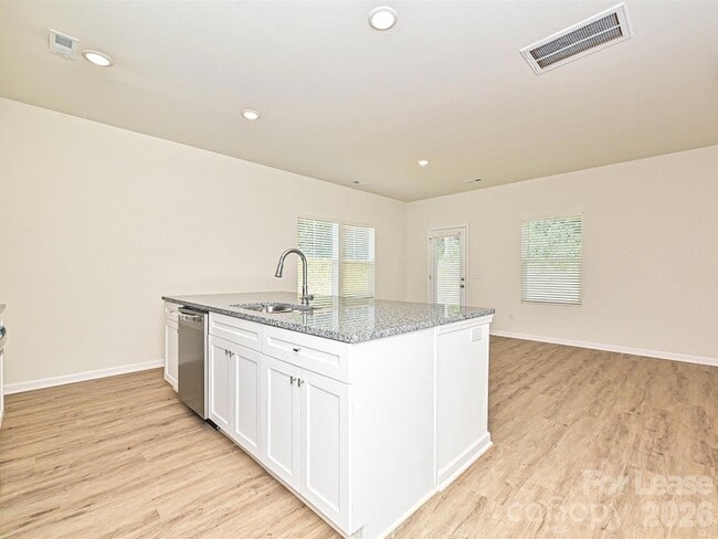 Photo - 1725 E Cloaninger Ave