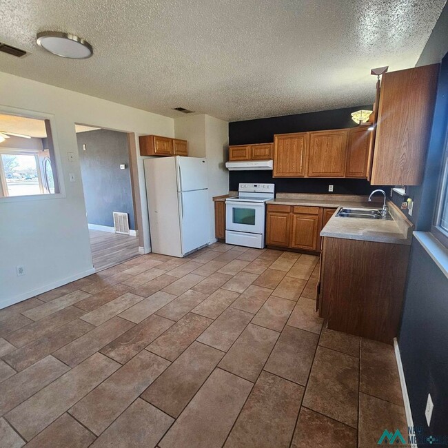 Photo - Month-to-Month ONLY 3 bed/1 bath home for rent- Available now!! $1115/mo