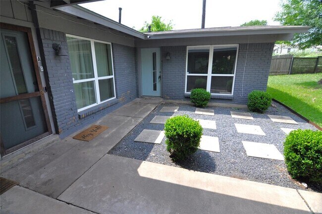 Building Photo - 11301 Oakwood Dr Rental
