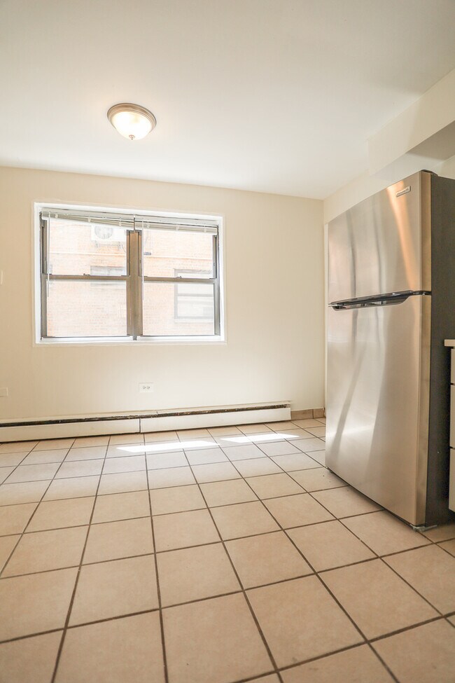 Photo - 1660 W Pratt Blvd Unit 3S