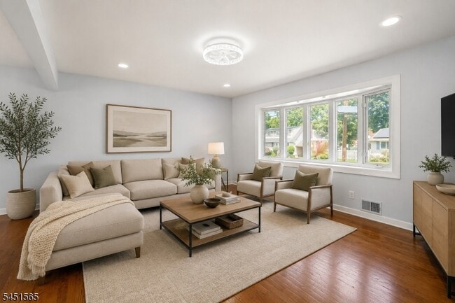 Photo - 18 Deerwood Ave