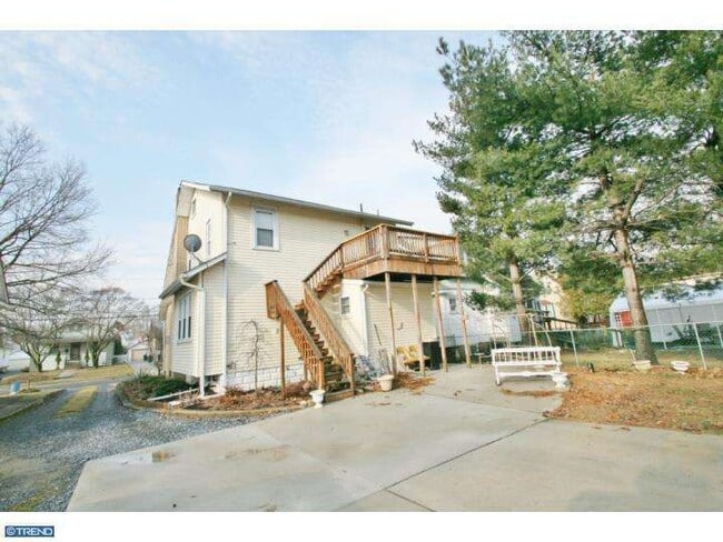 Private Rear Entrance - 75 Manor Ave Unit Second Floor