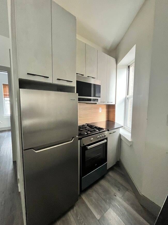 181 Baldwin Ave 2R - 175 Baldwin Ave Unit 2R