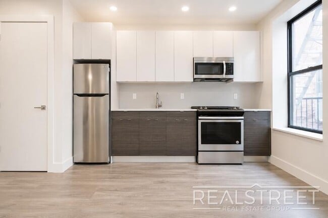 Photo - Gorgeous Spacious 3 Bedroom in Prime Crown Heights Unidad 1B
