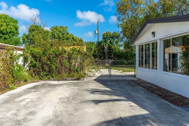 Photo - 113 SE 8th Ave