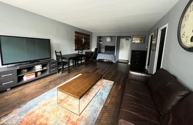 Photo - 253 E Delaware Pl Condo Unit 7E