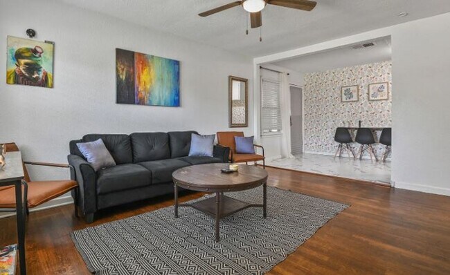 Photo - Updated 3 Bed / 1 Bath Home for Rent