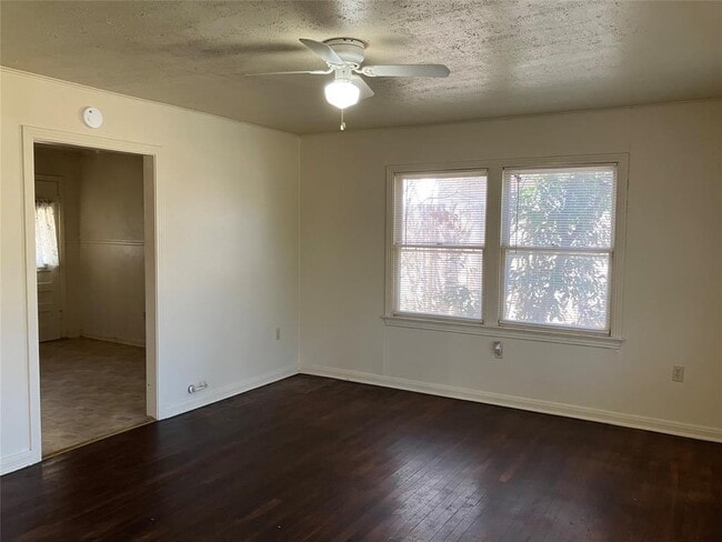 Photo - 611 Clifford Dr