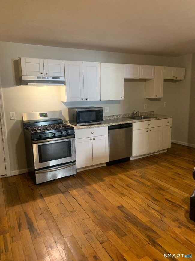 Building Photo - 1410 Stratford Ave