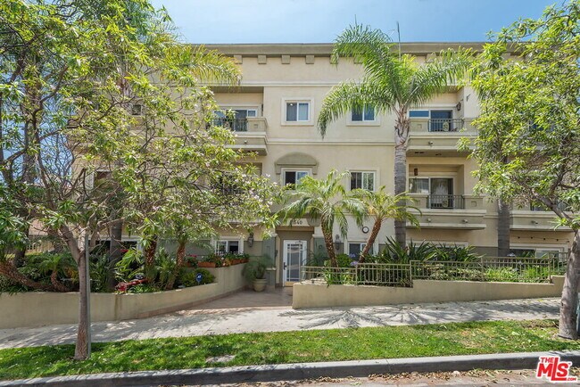 Building Photo - 11540 Rochester Ave
